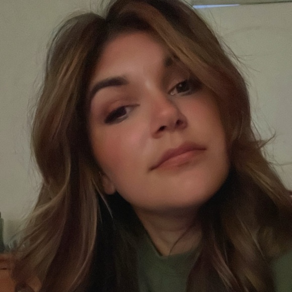 Meet your Posher, Nicole - Picture 1 of 1